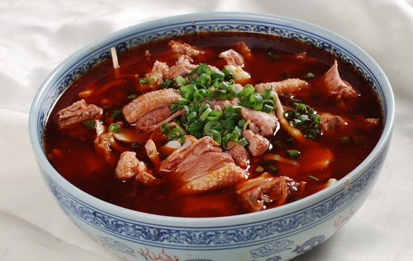 红汤炖鹅块图片