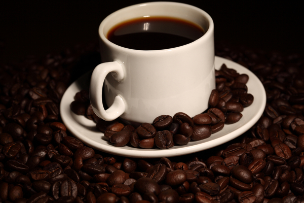 咖啡豆与香浓咖啡图片
