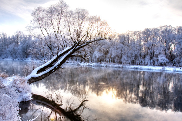 雪景冬河图片