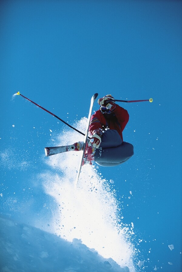 双板滑雪飞起瞬间
