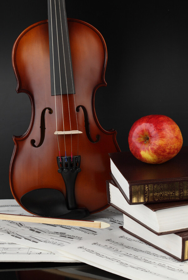 小提琴与苹果图片素材