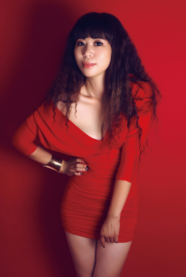 紅衣性感美女圖片