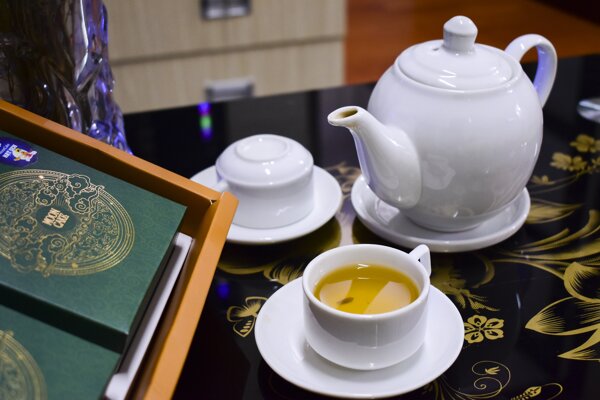绿茶喝茶图片