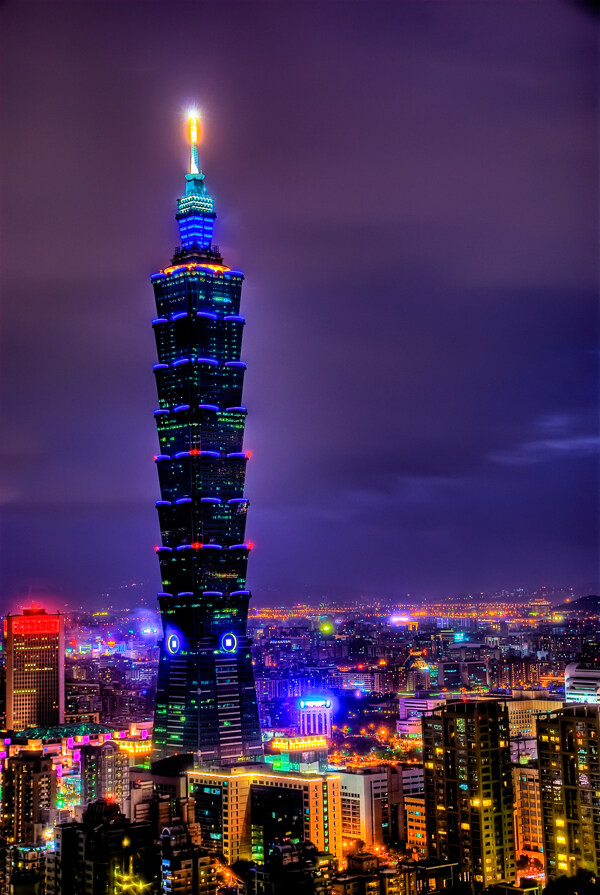 台北101夜色璀璨图片