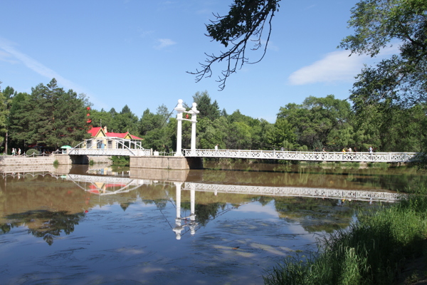 扎兰屯吊桥公园吊桥全景图片