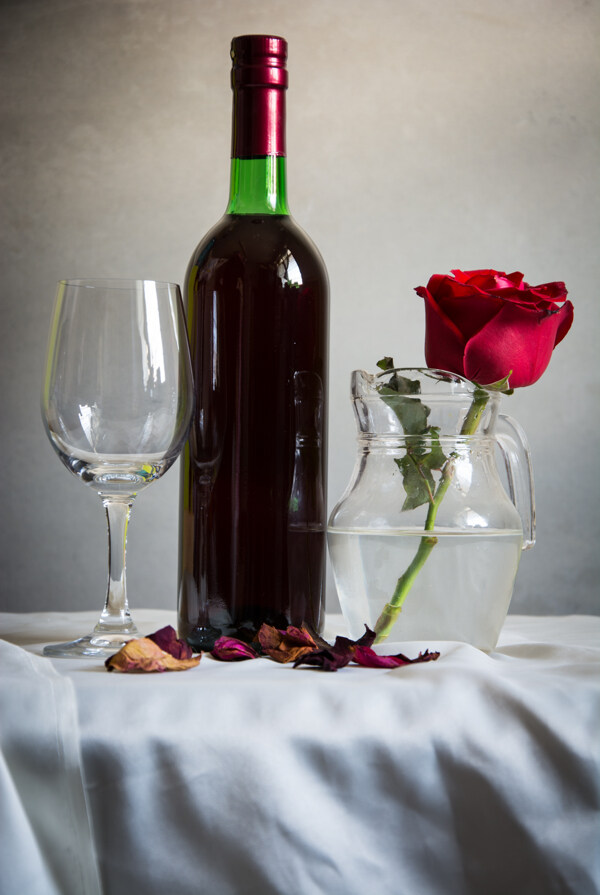 玫瑰花和红酒图片