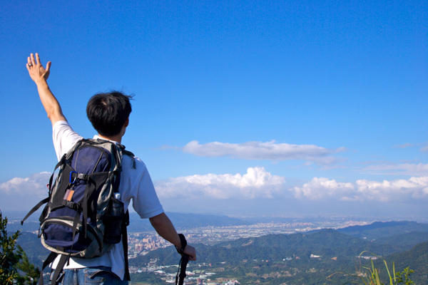 登山揮手圖片