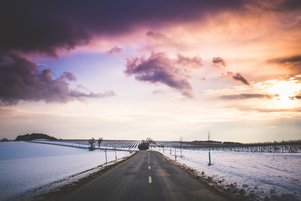 高清冬季公路日落图片