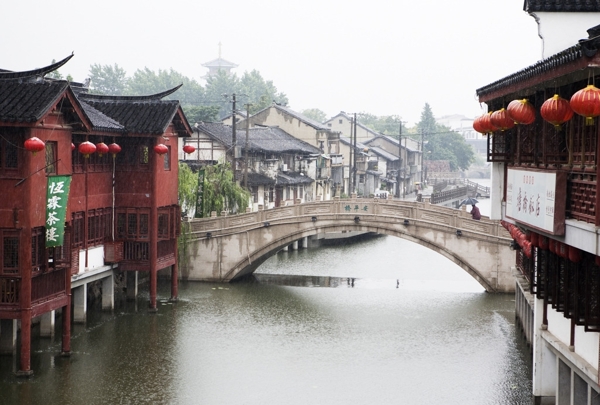 中国古城里的运河
