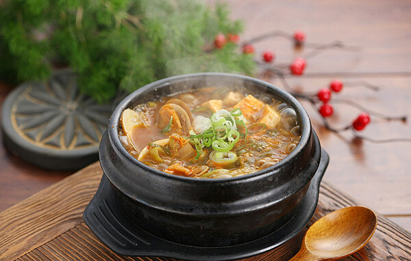 日韩料理大酱汤图片