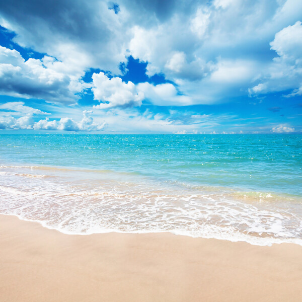 蓝天白云海洋沙滩图片