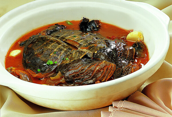 豫菜红煨浓汁水鱼图片