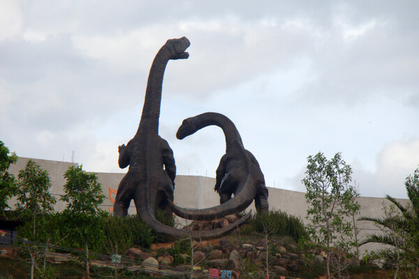 恐龙雕像母子图片