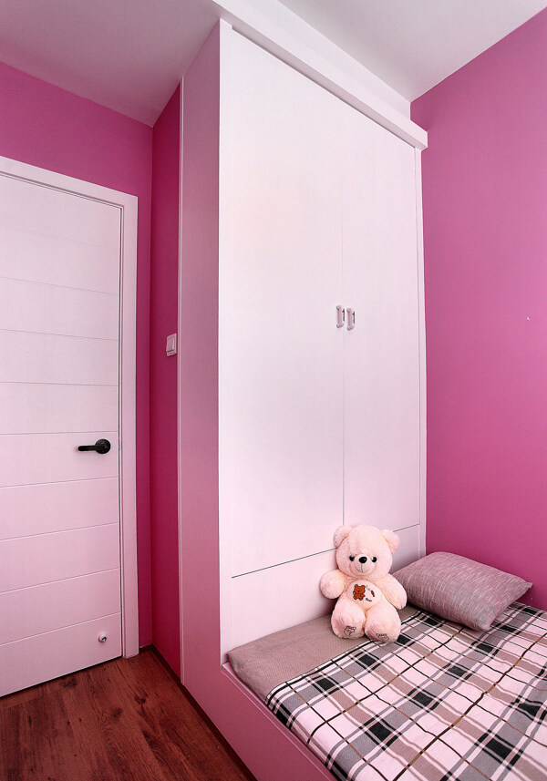 现代少女心粉色背景墙卧室室内装修效果图