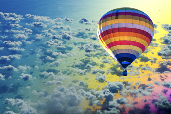 云层里的热气球图片