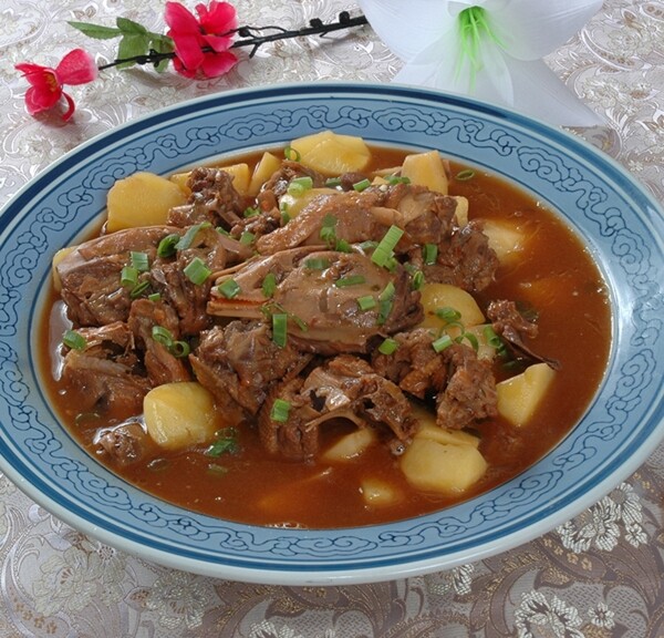 笨雞燉土豆圖片