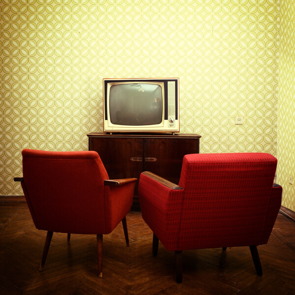 怀旧电视机和沙发效果图图片