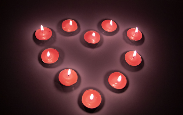 浪漫爱心蜡烛商业摄影