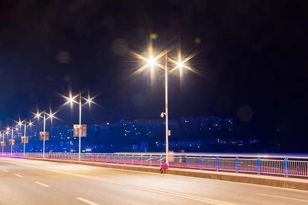 长江大桥夜景道路灯光流光摄影