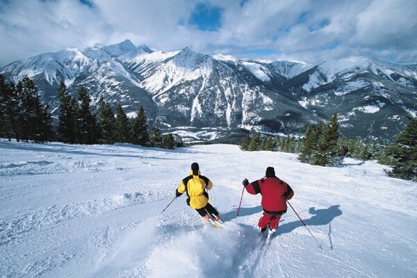高山滑雪运动员摄影高清图片