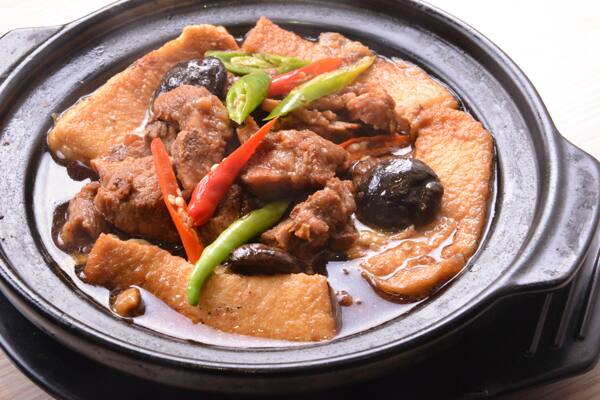 黃燜排骨米飯圖片