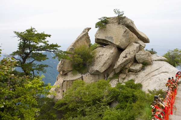 华山岩石风景图片