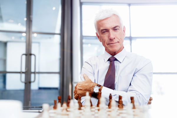 商务老男人与国际象棋图片