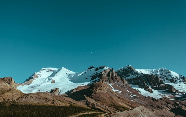 雪山山崖自然生态背景素材图片