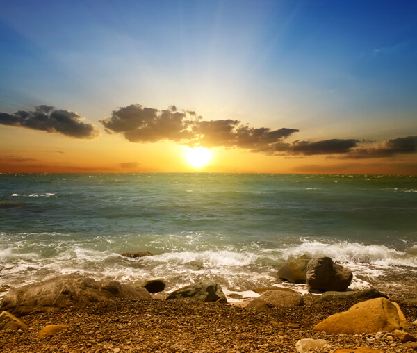 清晨日出海边美景图片