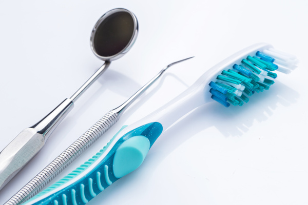 牙刷与牙科医疗器材图片