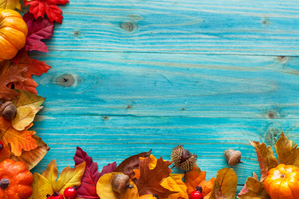 南瓜枫叶与木板图片