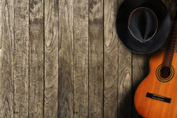 木板背景与吉他帽子图片