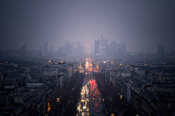 欧洲城市夜景俯瞰摄影图片