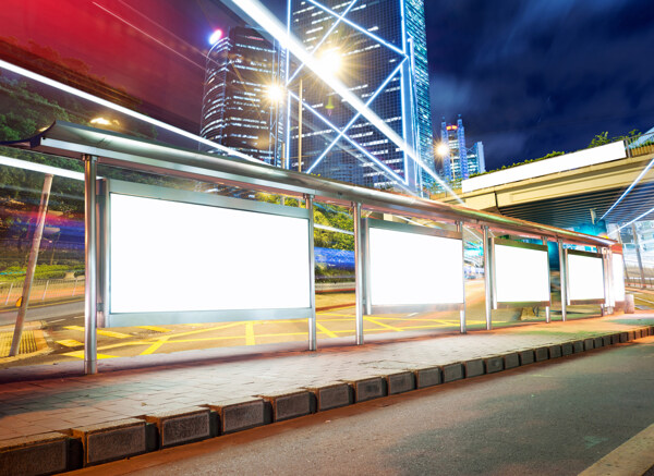 香港夜景与公交站台灯箱广告