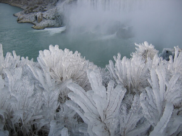 瀑布冬季结冰图片
