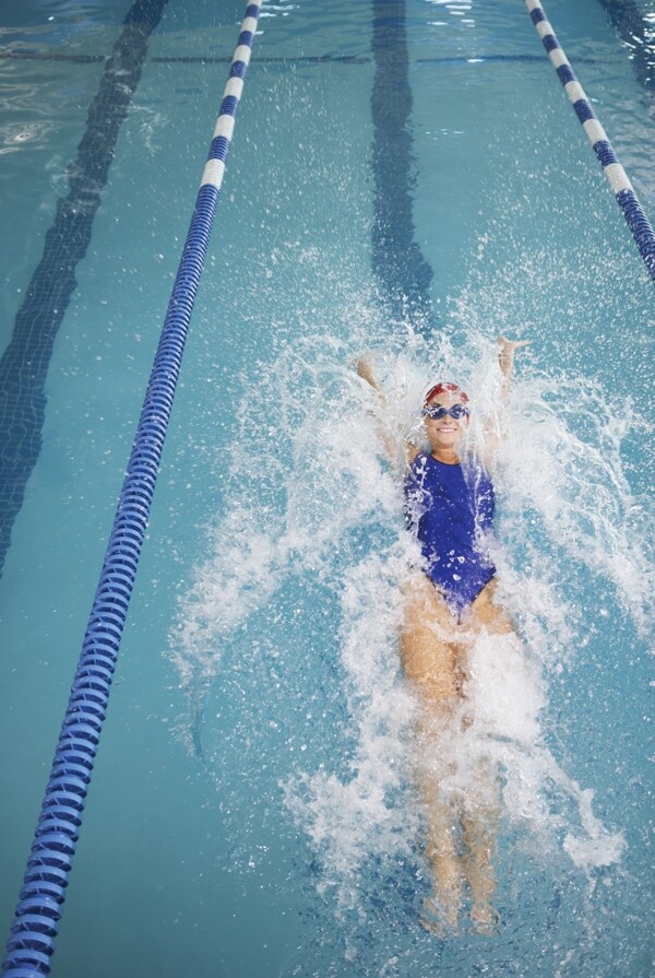 女性游泳运动员图片