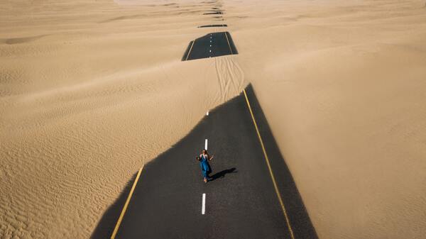 穿越沙漠的道路