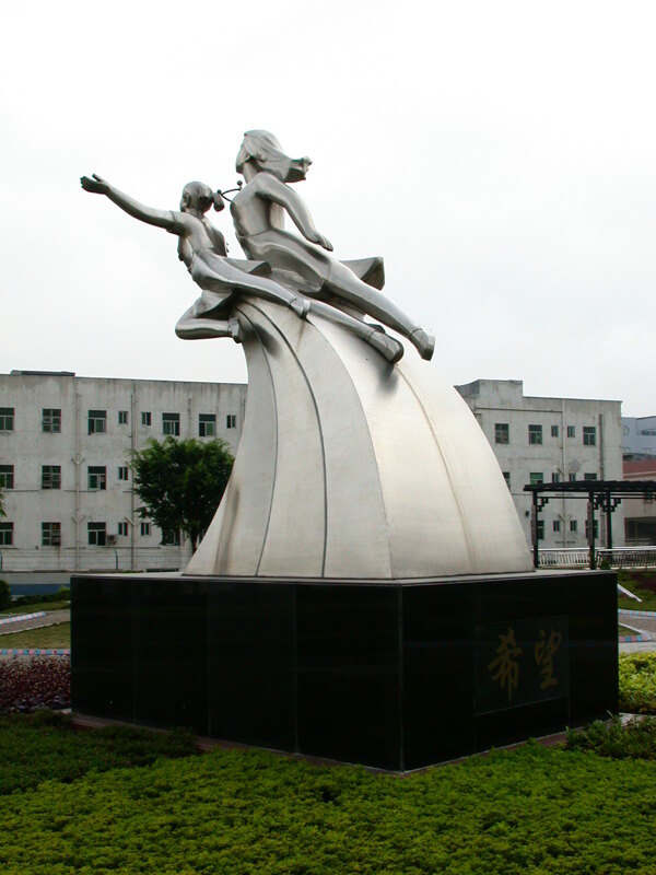 深圳塘尾小学雕塑图片