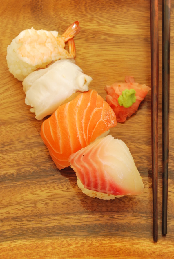 nigiris壽司飯鮭魚(yú)