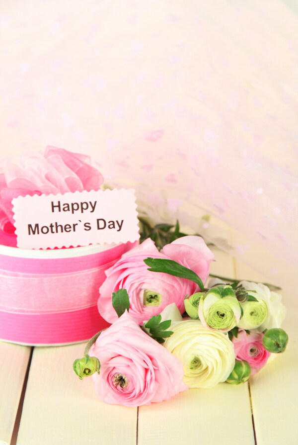 母亲节送给妈妈的礼物和鲜花