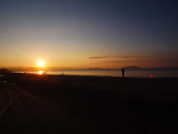 三亚海滩日出图片