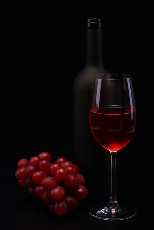红酒高脚杯葡萄酒图片