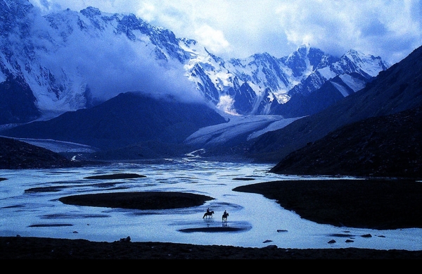 博格达峰冰川图片