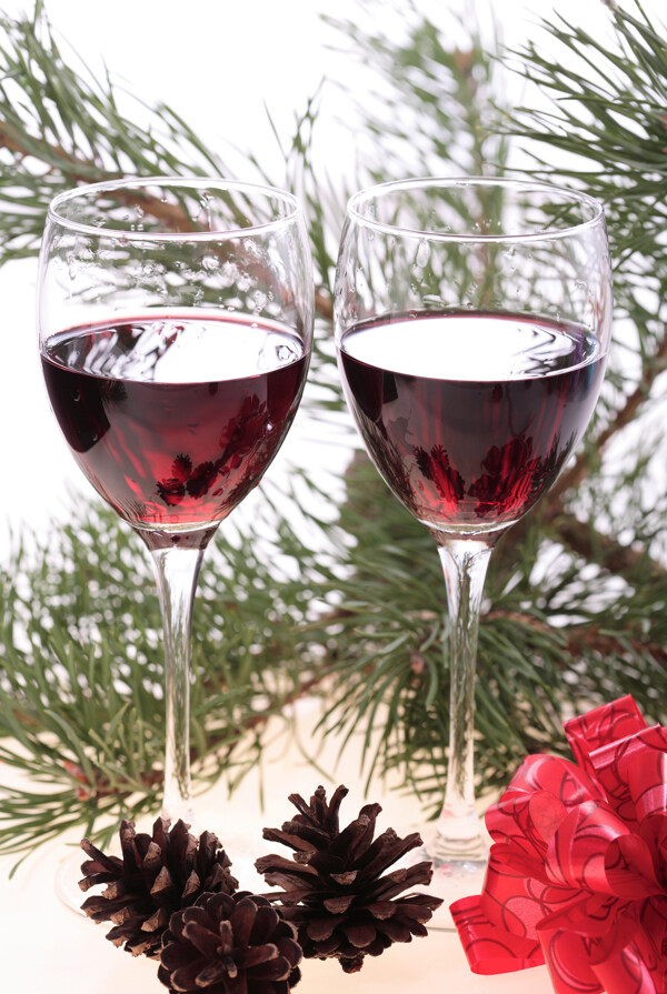 圣诞两杯红酒葡萄酒图片