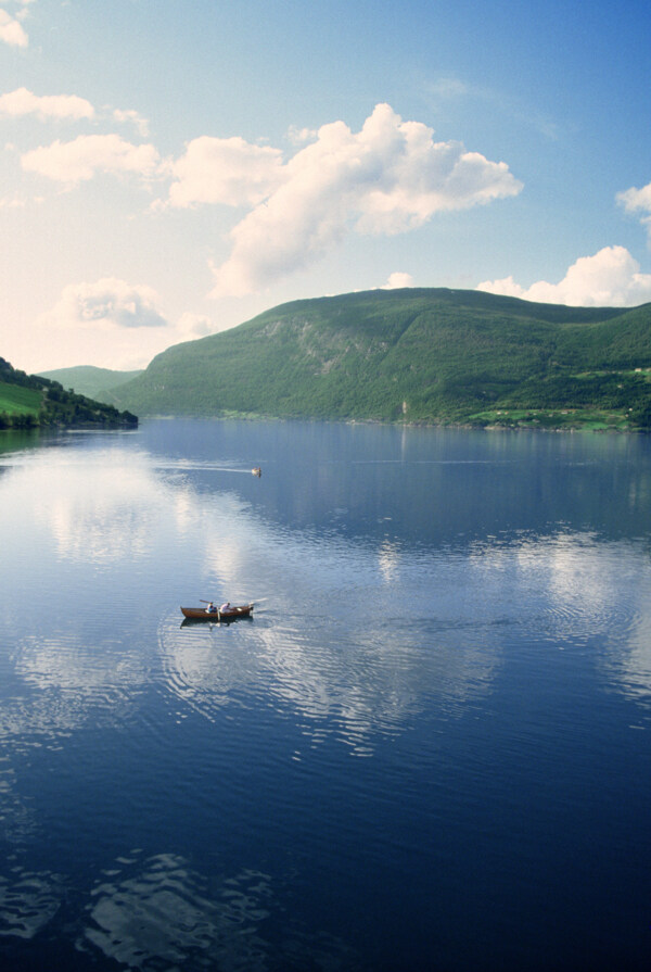美丽湖泊风景图片