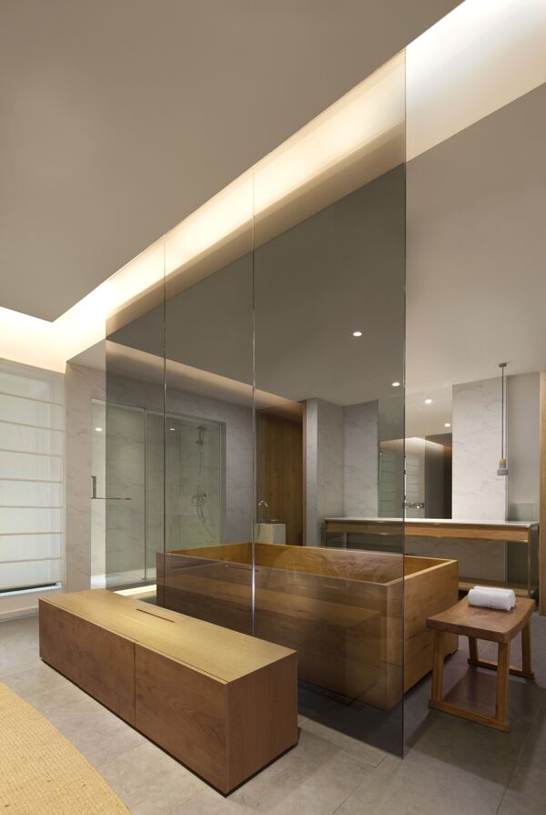 现代时尚卫生间茶色玻璃隔断室内装修效果图