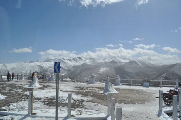 高原雪山图片