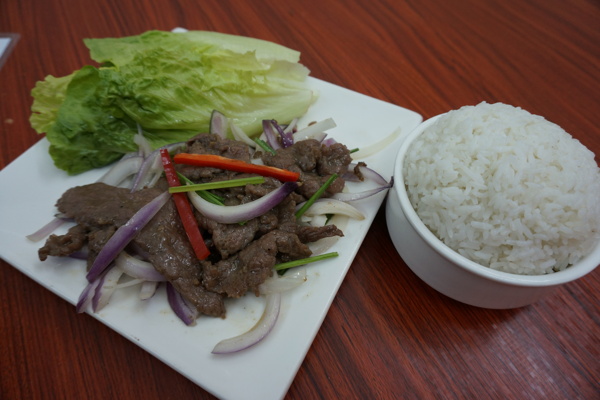 洋葱牛肉饭套餐图片