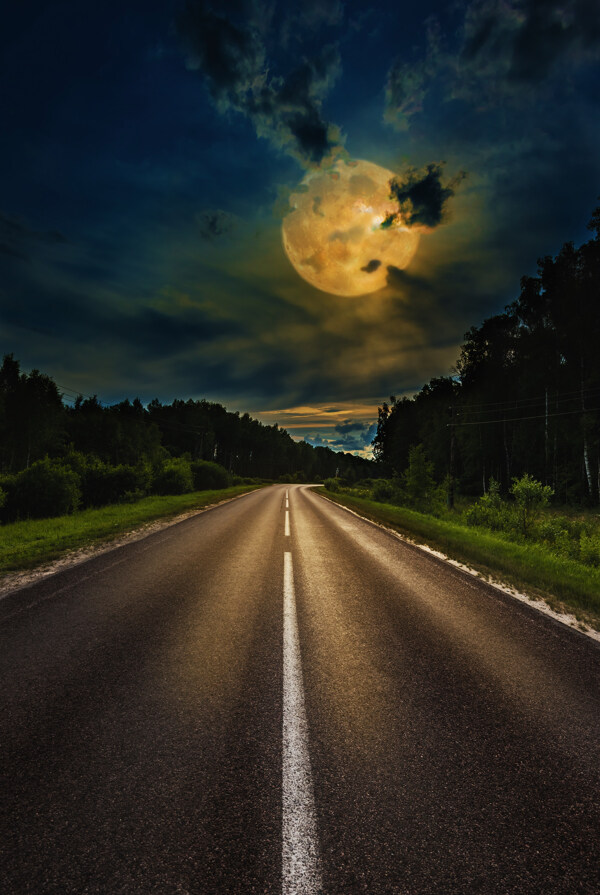 公路与月亮