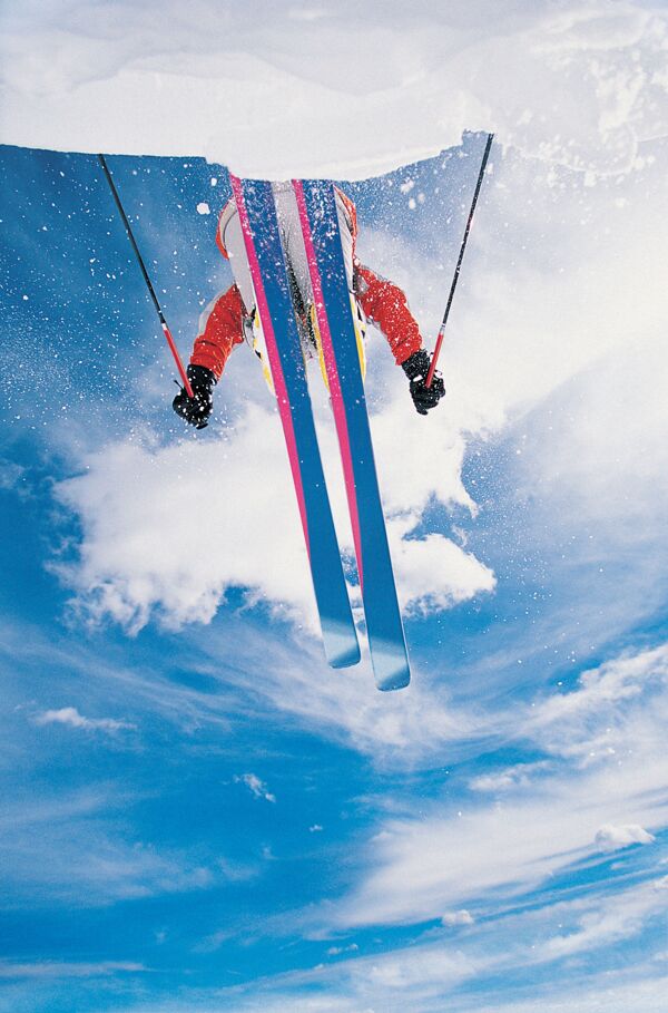 仰视极限运动滑雪高清图片